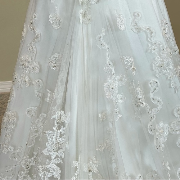 Wedding Dress Ivory Sweetheart Neckline Lace Beaded Size 10 - Picture 10 of 16